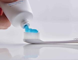 Ploeg vrouw uitrusting Bluem Tandpasta zonder fluor kopen bij De Online Drogist